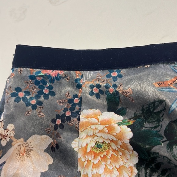 ZARA Silk Shorts EUC SZ M - Picture 6 of 9